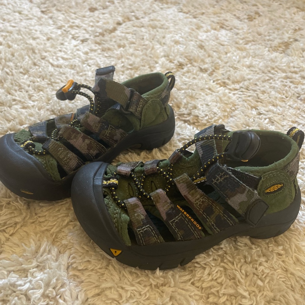 KEEN•sandal/shoes•toddler size 10